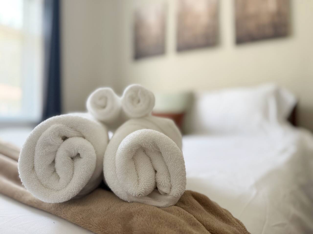 The Harrison C | KING 1BD/1BA Apt near Riverfront