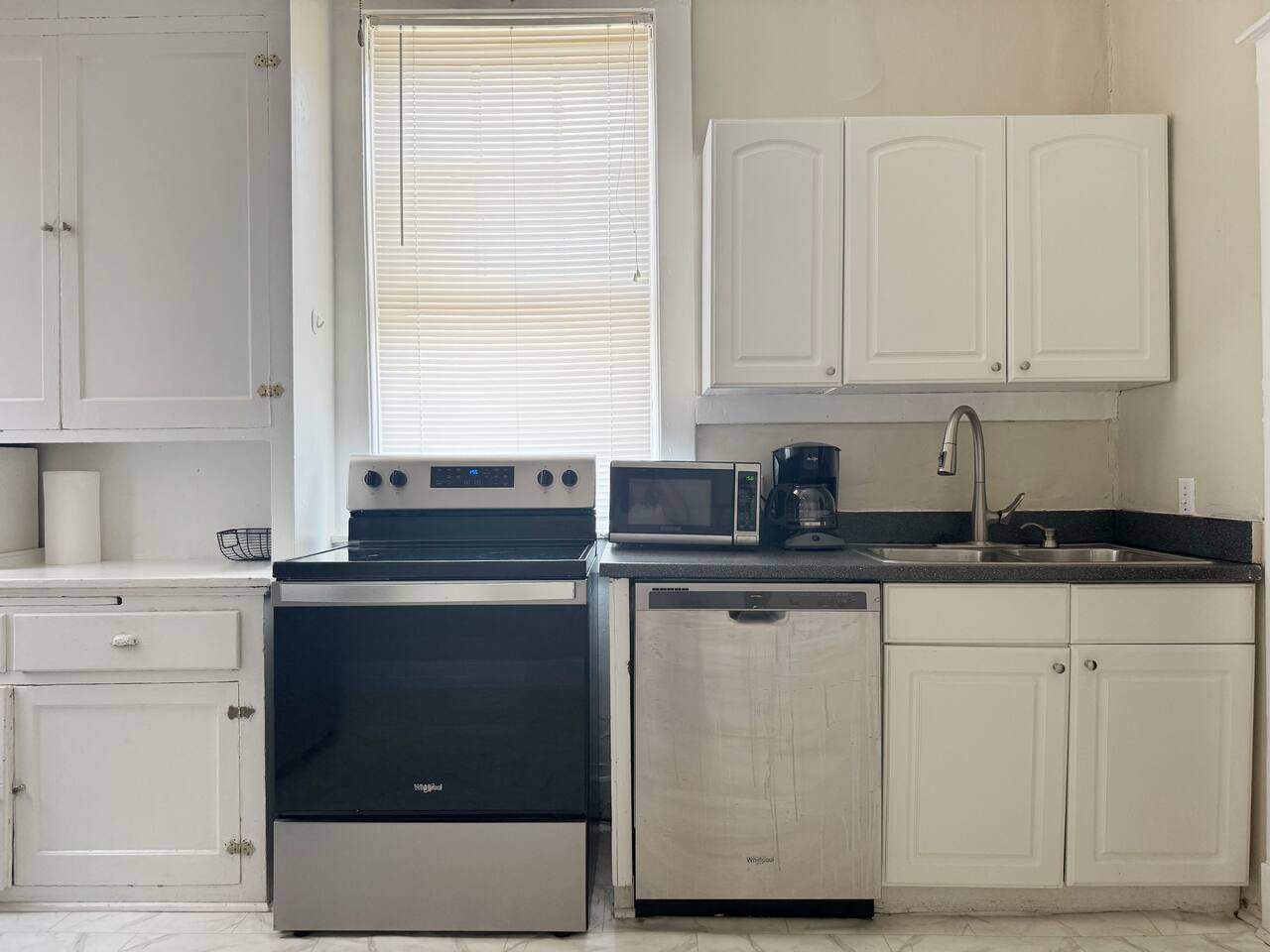 The Harrison C | KING 1BD/1BA Apt near Riverfront