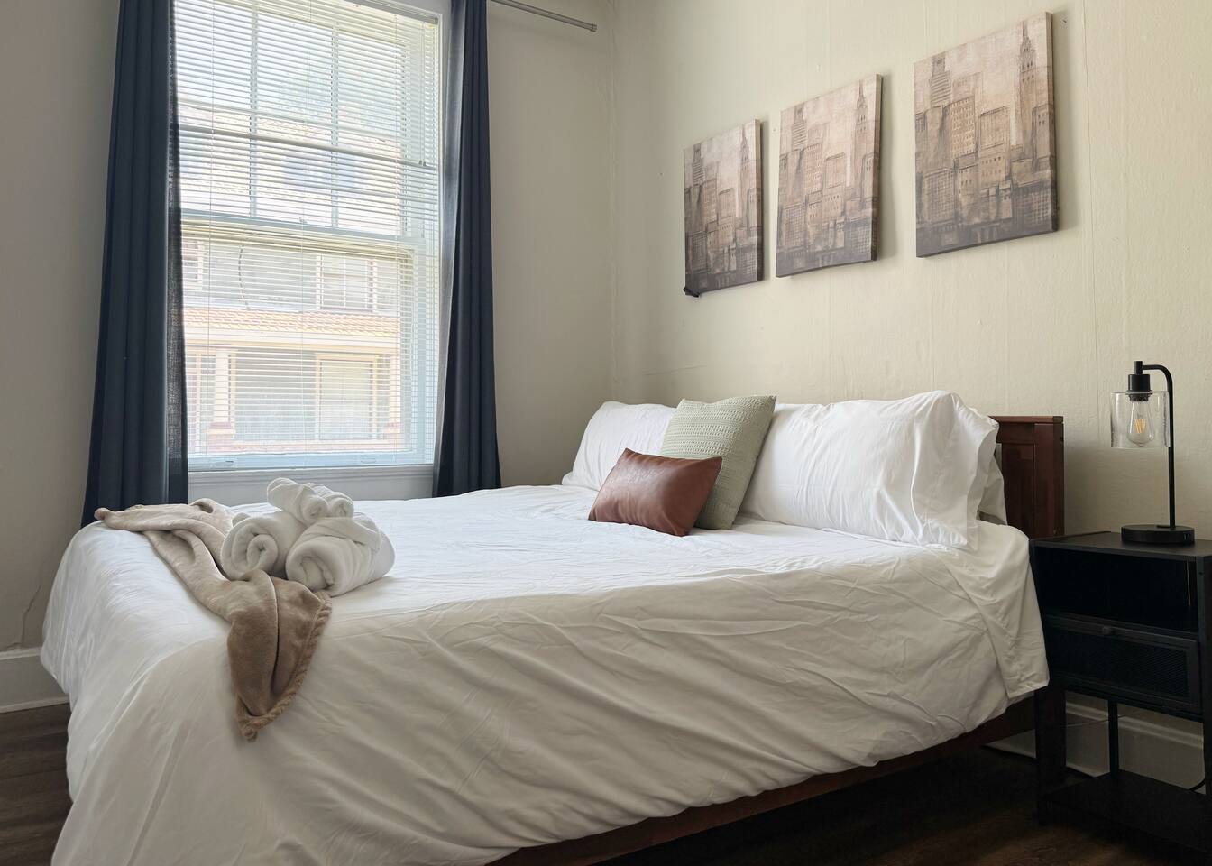 The Harrison C | KING 1BD/1BA Apt near Riverfront