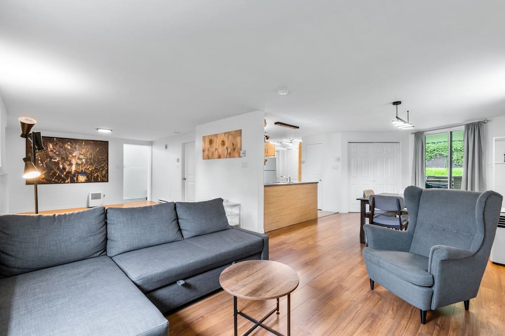 Cozy 2BR Apt in DIX30 Close 2 DT