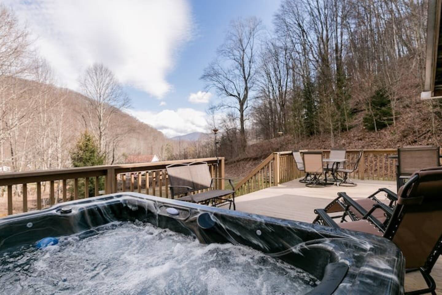 Romantic Chalet w/ Hot Tub close to Roan Mountain