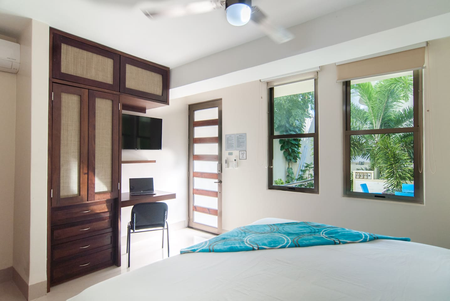 Bright 5th Ave Studio King Bed Steps to the Beach!