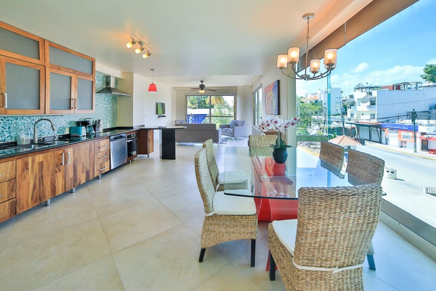 Large Sunny Corner condo on 5th Ave Steps to Beach