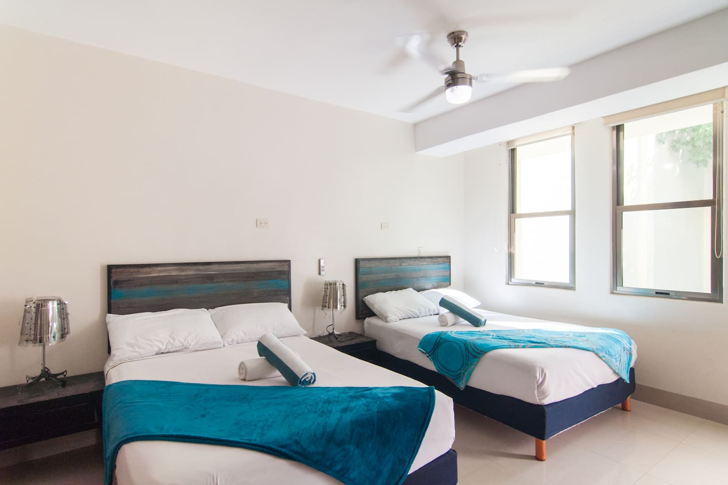 Walk everywhere! On 5th Ave, 4 min walk to beach!