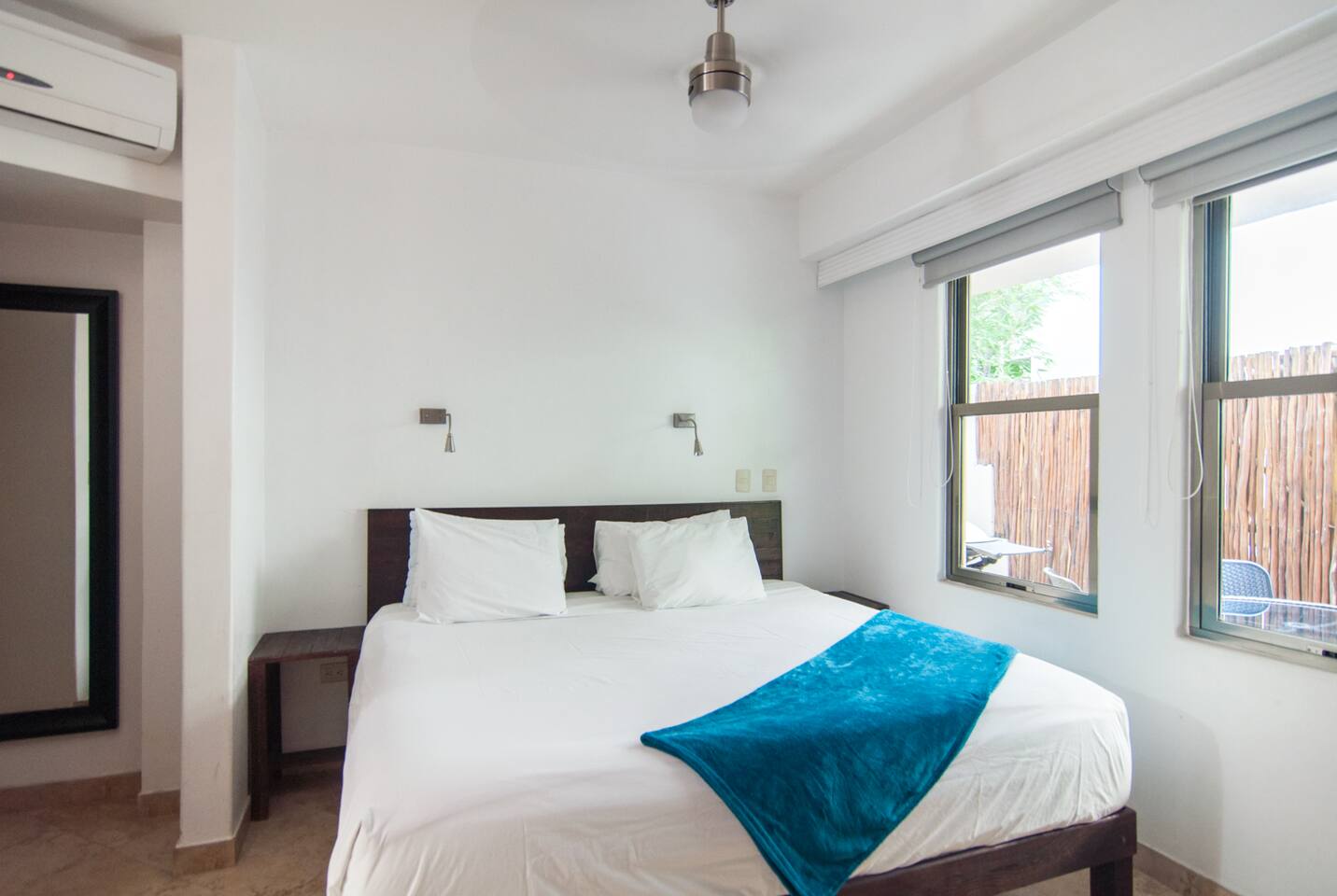 Cozy 5th Ave Studio w King bed Steps to the Beach!