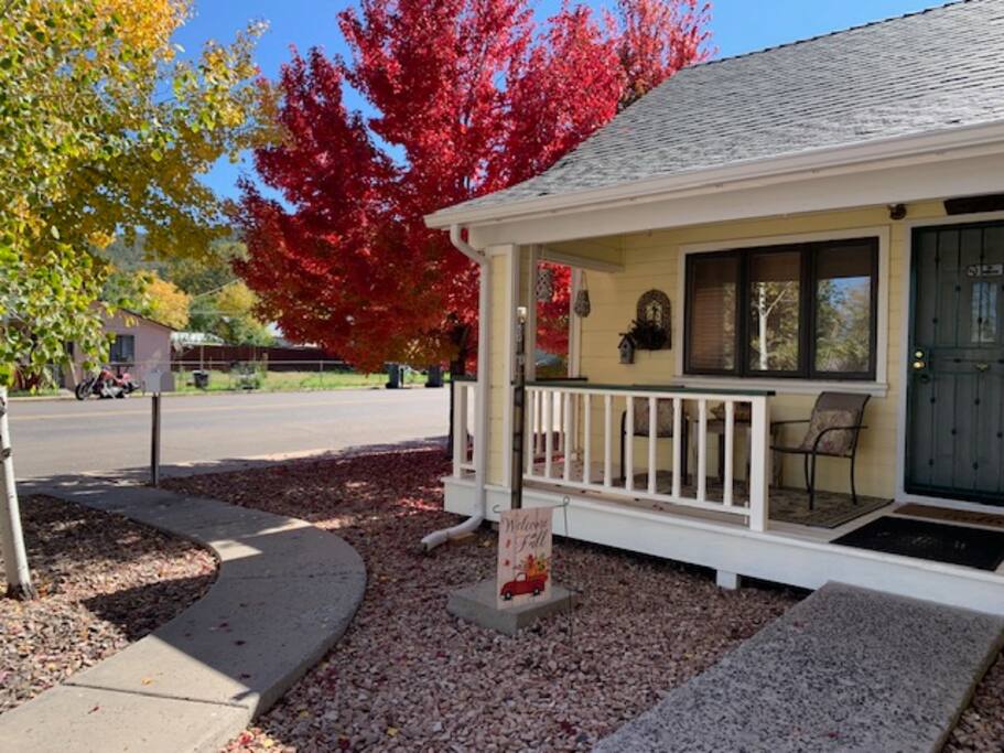 Relax in Comfort – Plush Beds & Fully Stocked Kitchen