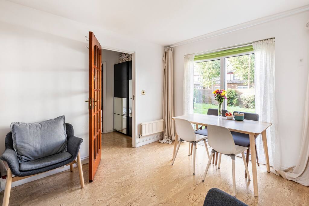 Quaint Garden Apartment near London & Tower Bridge