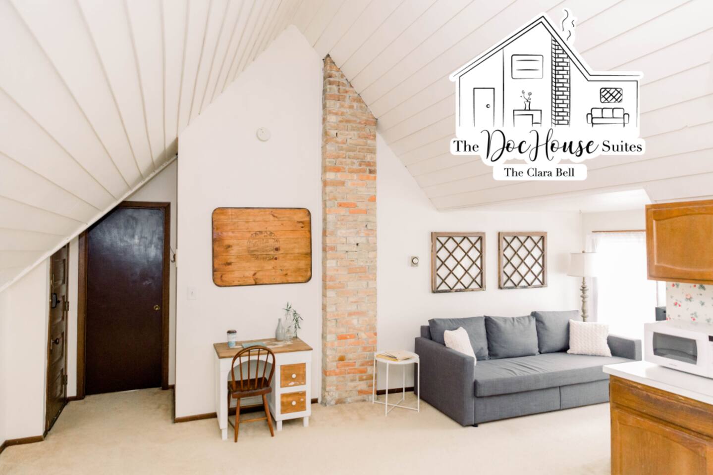 Walk To Local Restaurants & Shops! 1BR Apt Suite!