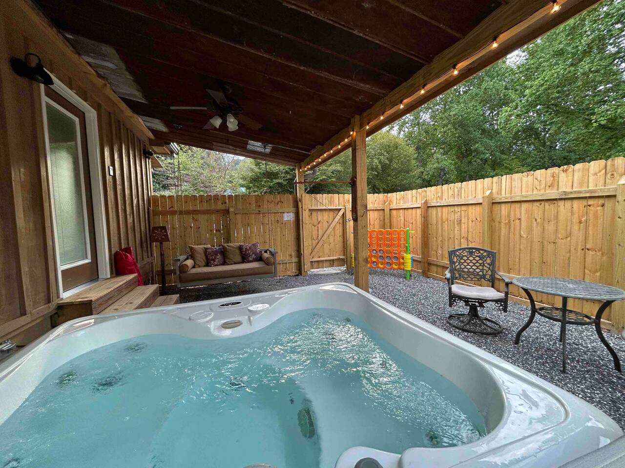 Cozy Retreat • Hot Tub • Near Town/Train/Breweries