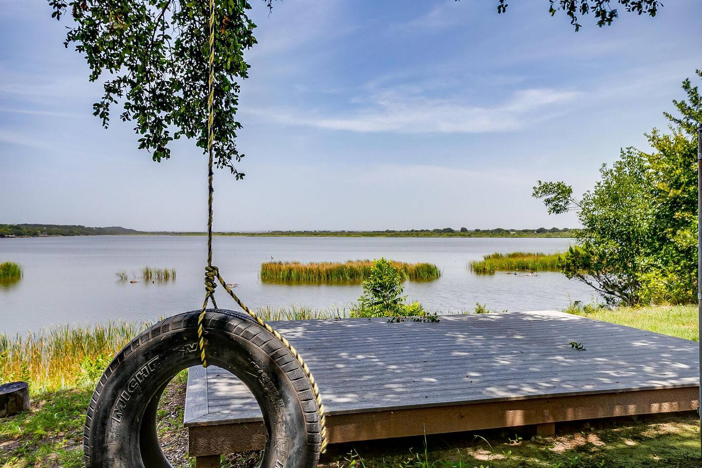 Waterfront 2BR Cabin – Ideal for Traveling Workers