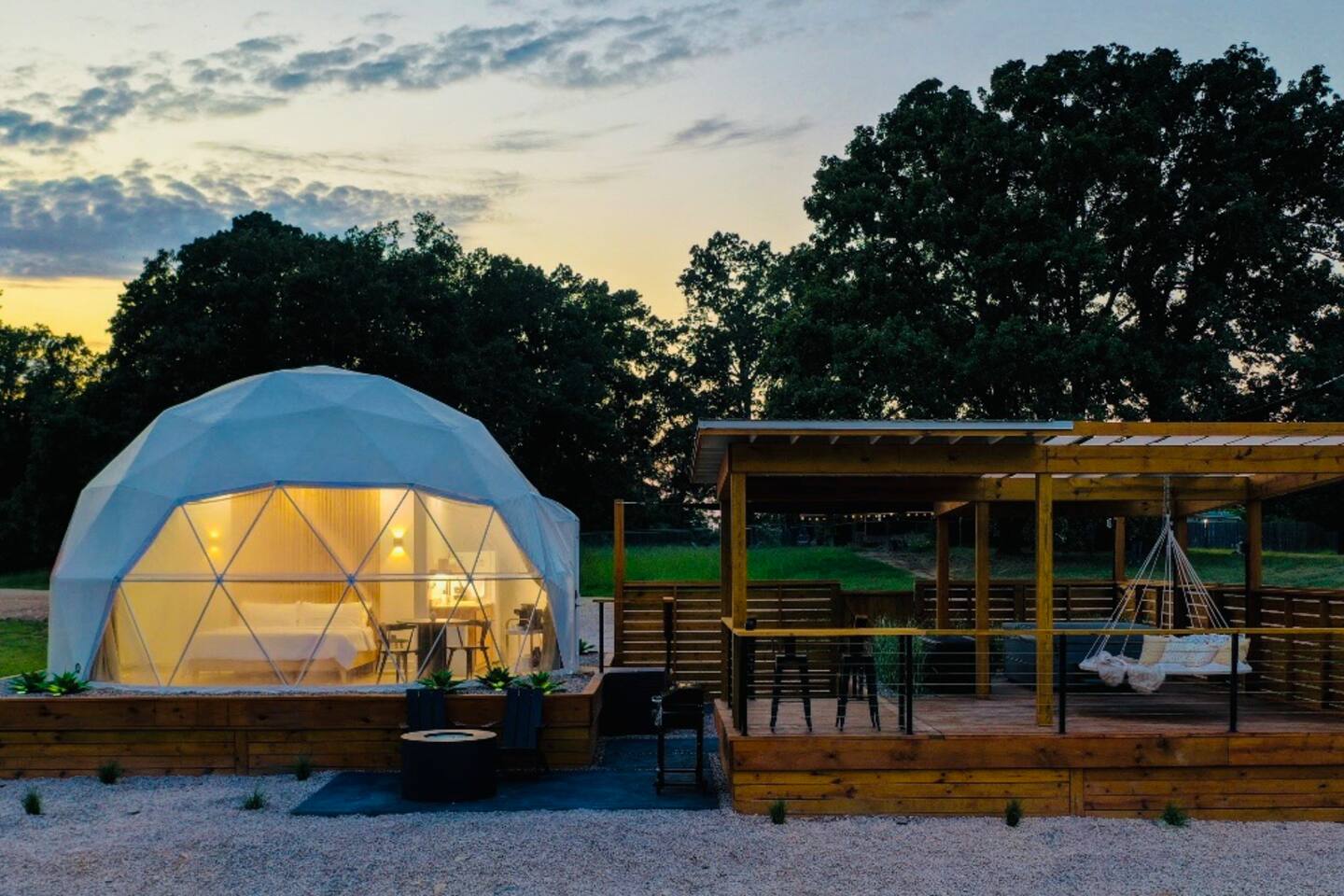 Luxury Glamping Dome “Sol” in Countryside w/HotTub