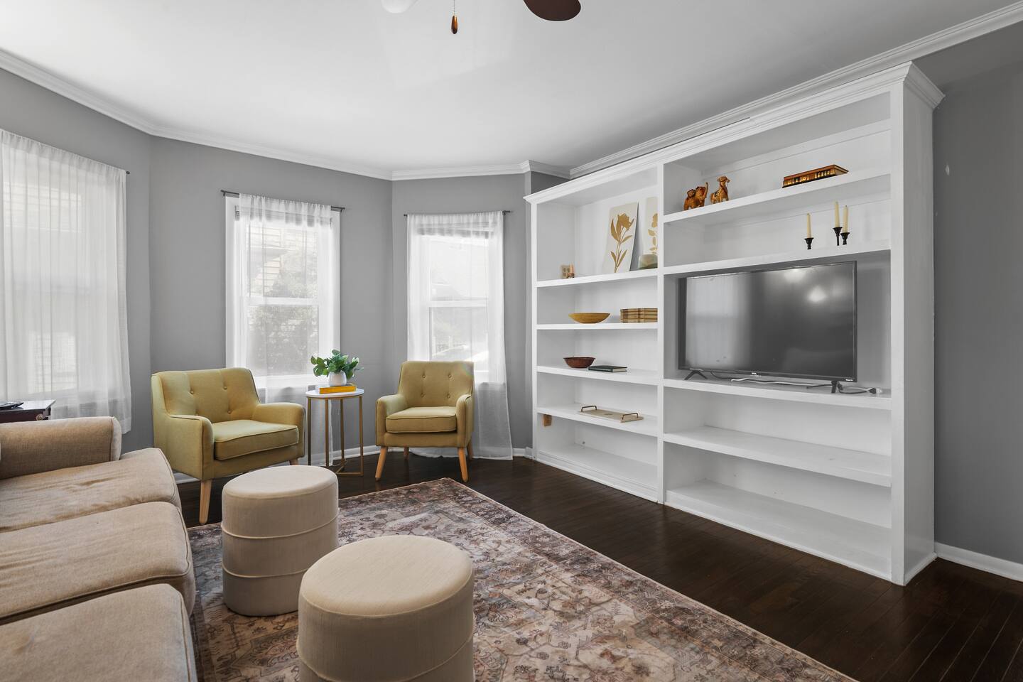 Artistic apt with pool near downtown