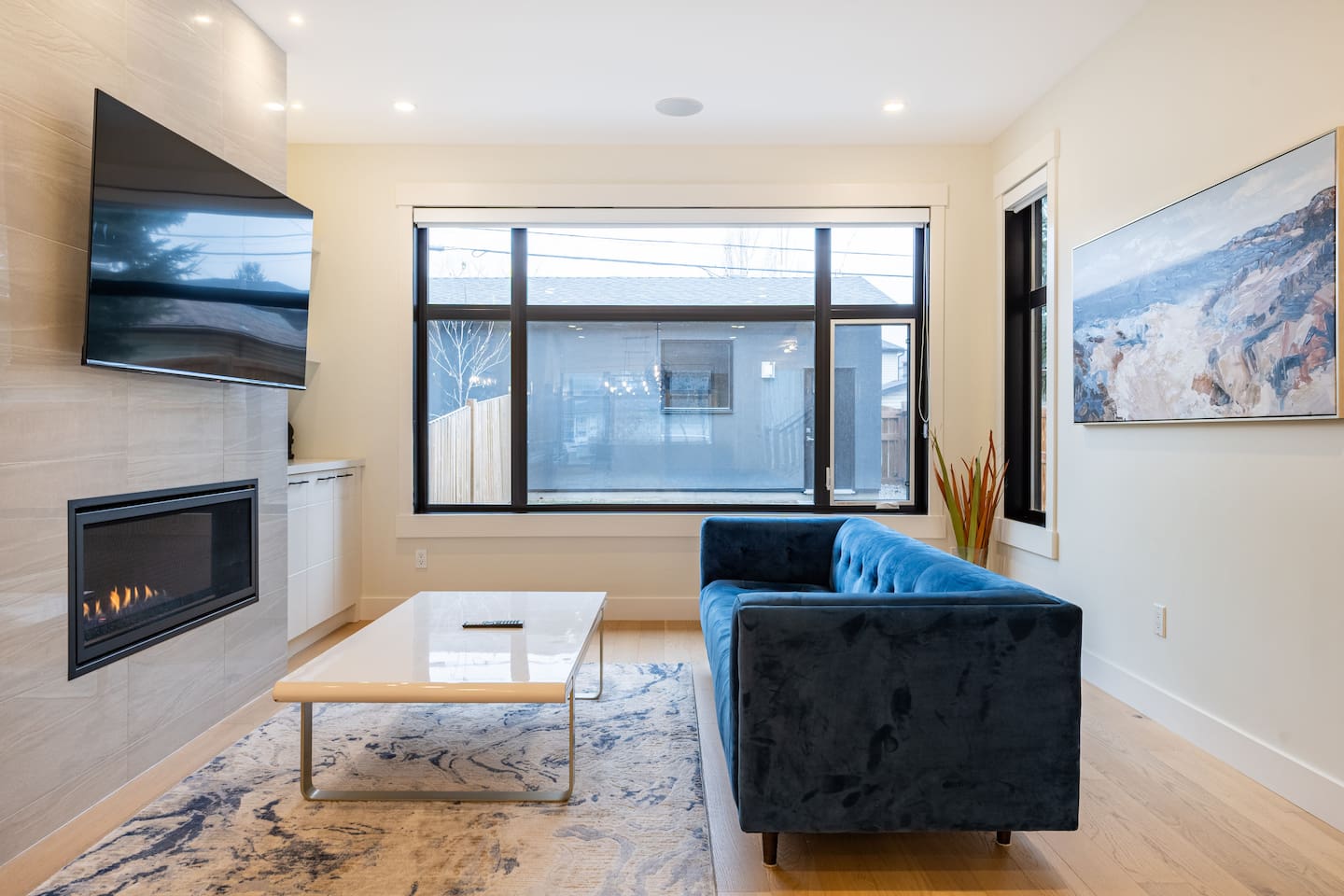 Modern Inner City 4-BR Duplex with Private Garage!