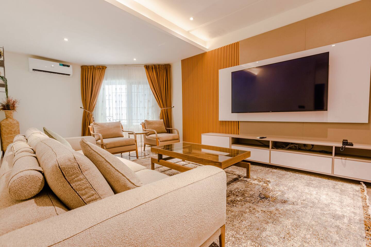 2 Bedroom Serviced Apt, Vattern Cres, Maitama