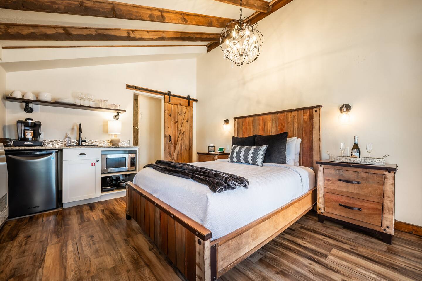 Hike at 11 Mile Canyon! Pet-Friendly Mtn Cabin