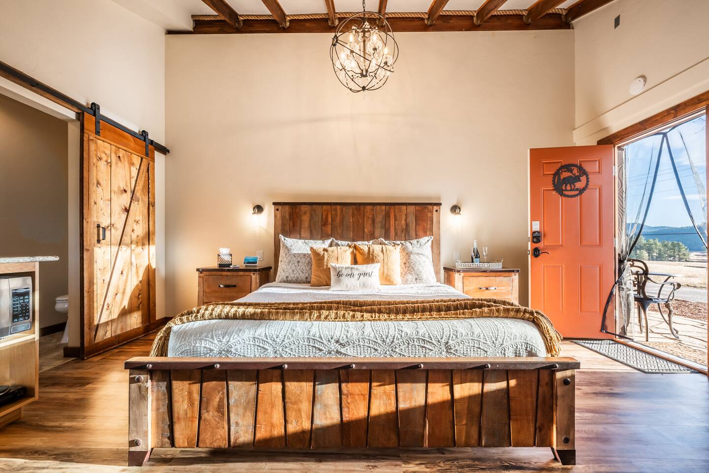 Luxury King Bed | Mountain, Lake & Dark Sky Views!