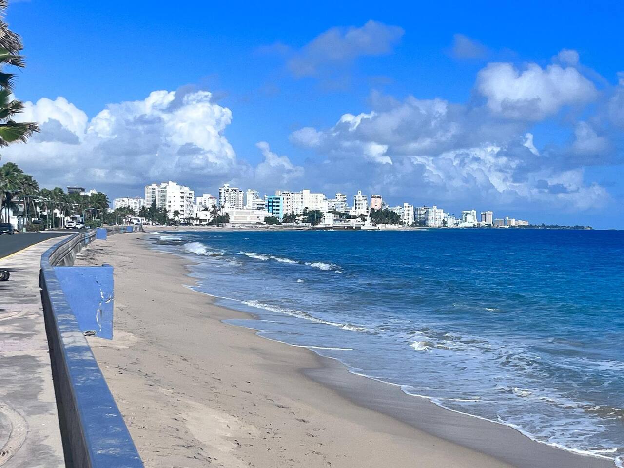 Seaside Retreat:2BR, Free Pkg, 8 Min walk to beach