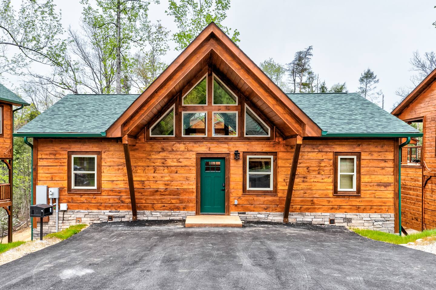 Luxury Family Escape:Hot Tub, Fire Pit, Bear Views