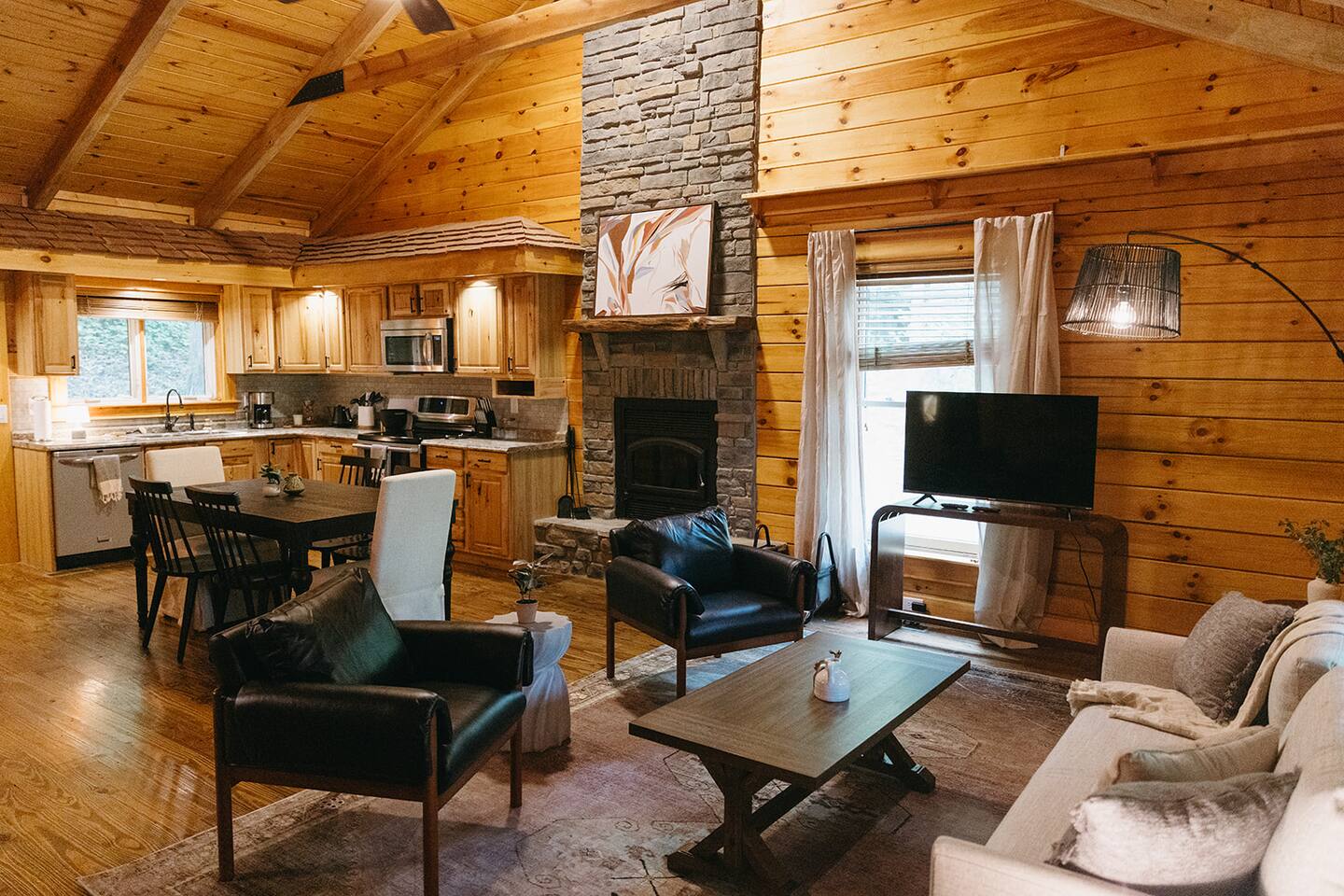 Hideaway Cabin |Hot Tub| Firepit | Wooded Stay