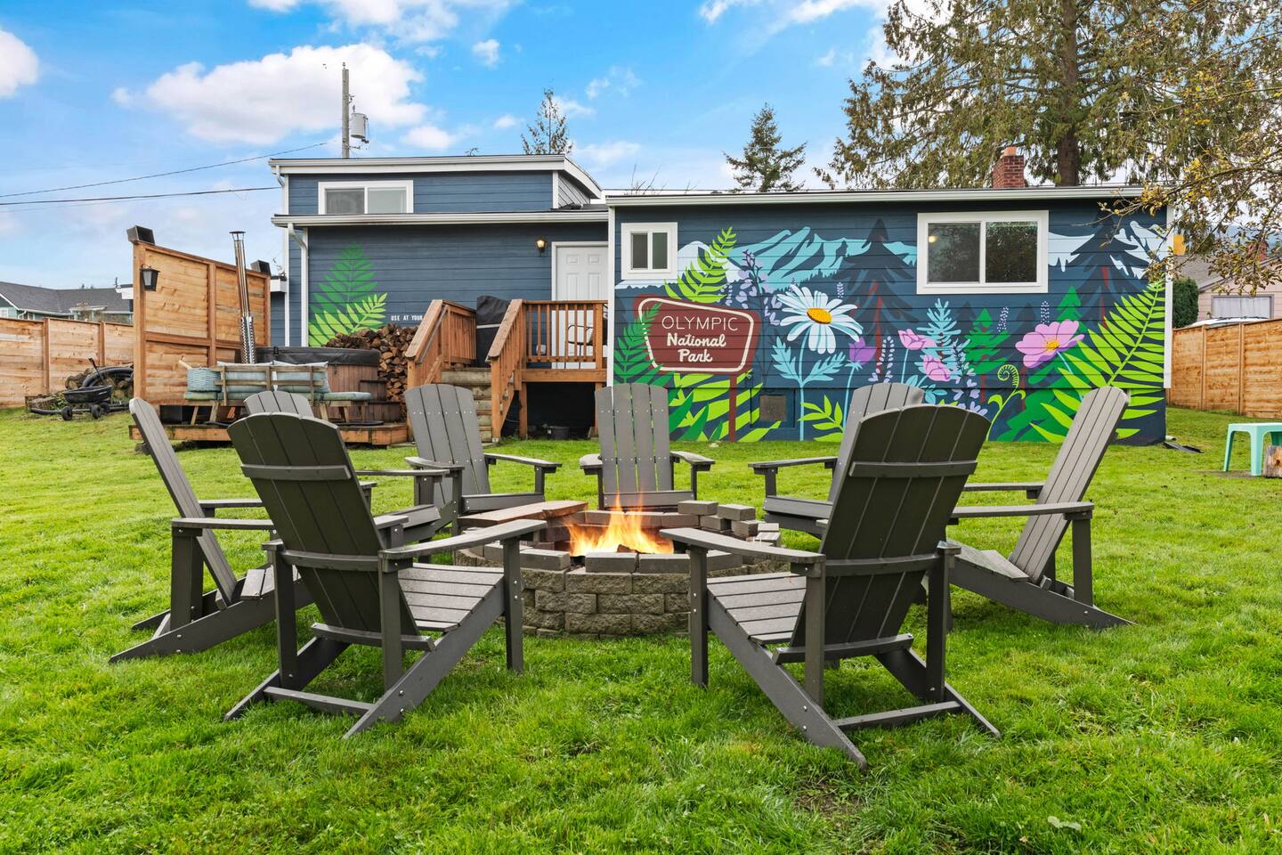 Mountain Chalet Stay Fully Fenced 3BR/2BA Hot Tub