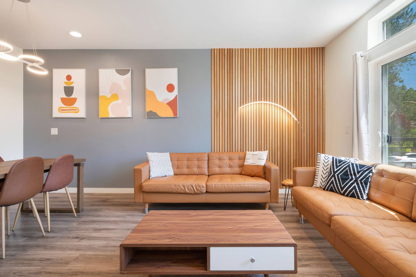 3B2.5B in Bellevue 2CarGarage EVoutlet Central AC