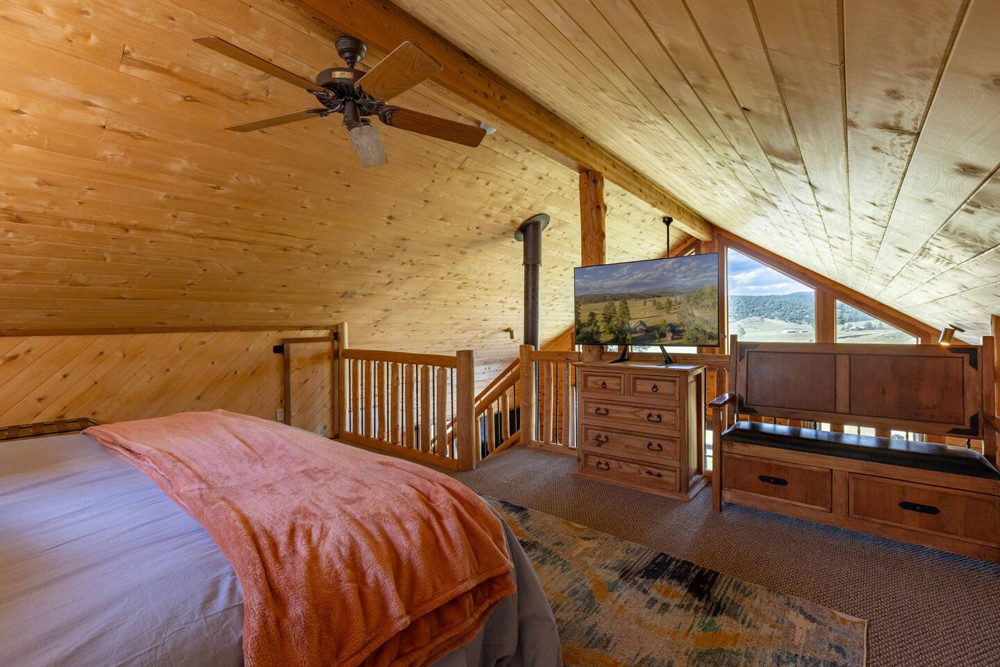 50-inch 4K TV and stunning views from this King loft space. The home is surprisingly spacious and functional for up to four guests.