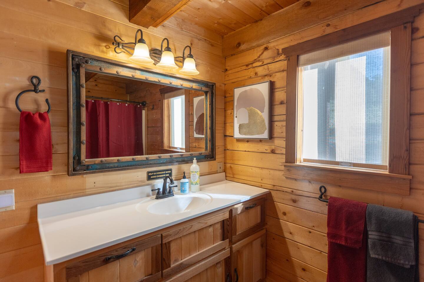 The towels are similar to what you'd find in a 5-star hotel. We like using Meyers soaps. We want you to feel like you're home!