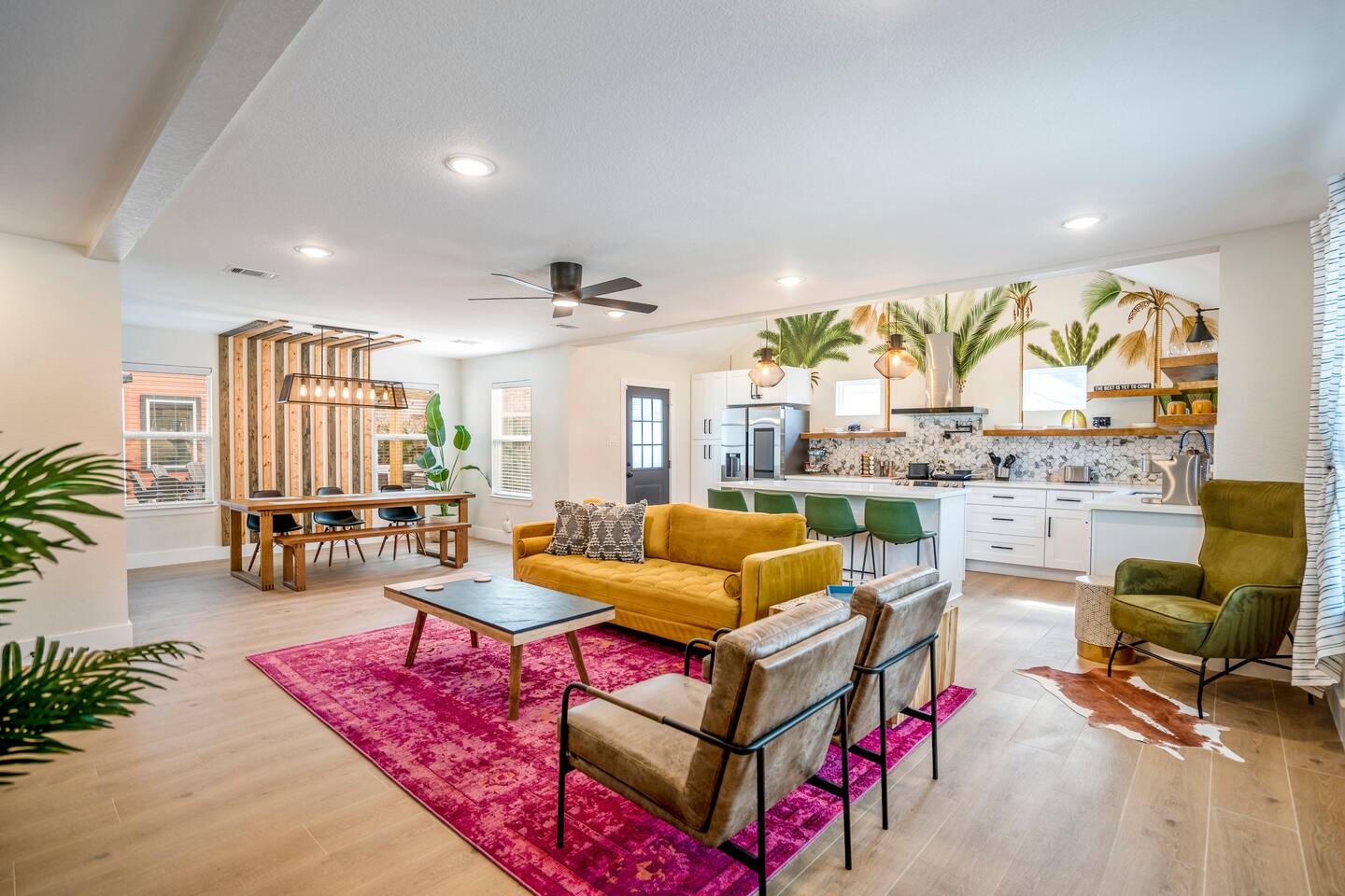 Eagles Landing - Serving Comfort and Style for 8!