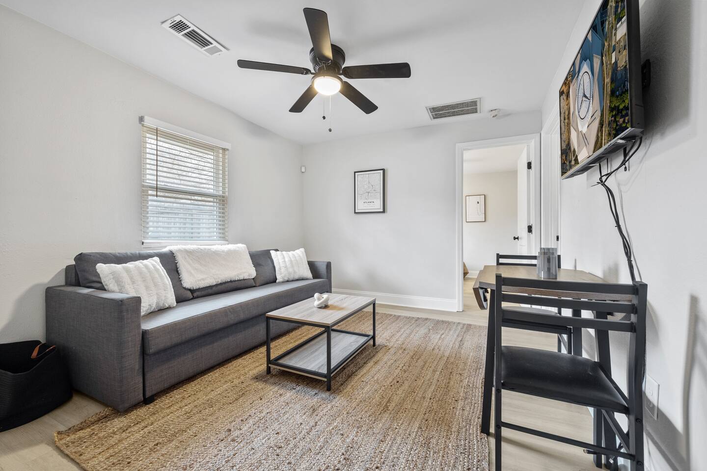 Lovely 2BR House in ATL w/ Free Parking & Wifi