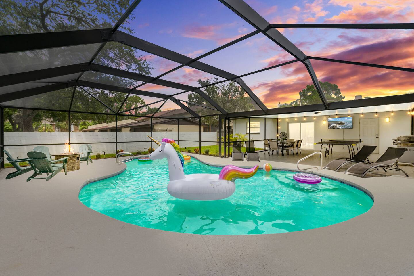 Sleeps 8-Walk to Bucs Stadium-Raymond James-Pool