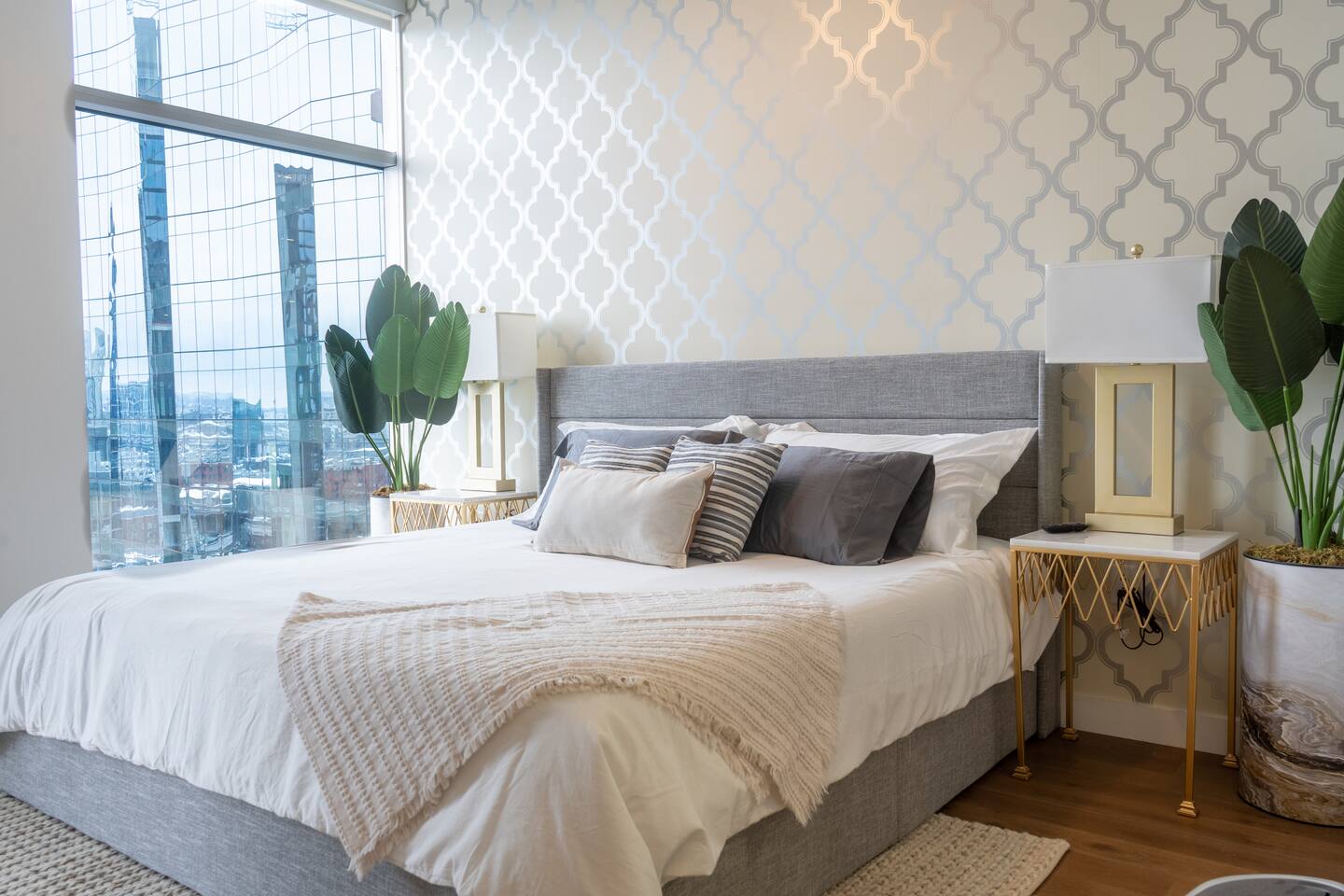 Deluxe Studio Apartment On Broadway