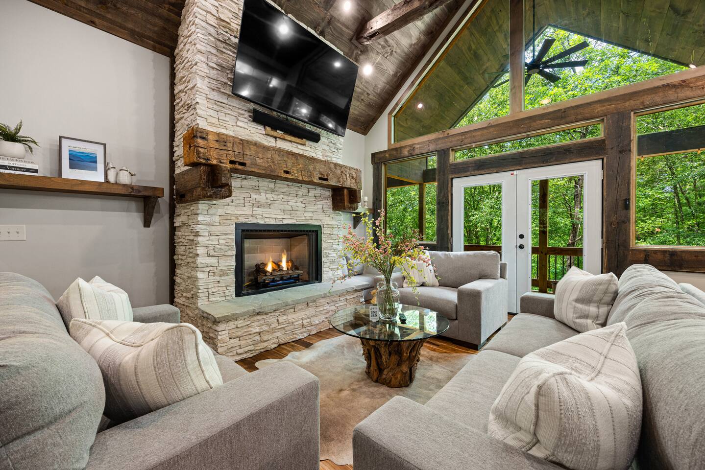 Blue Ridge Cabin/Basketball-Putting Green - Creek