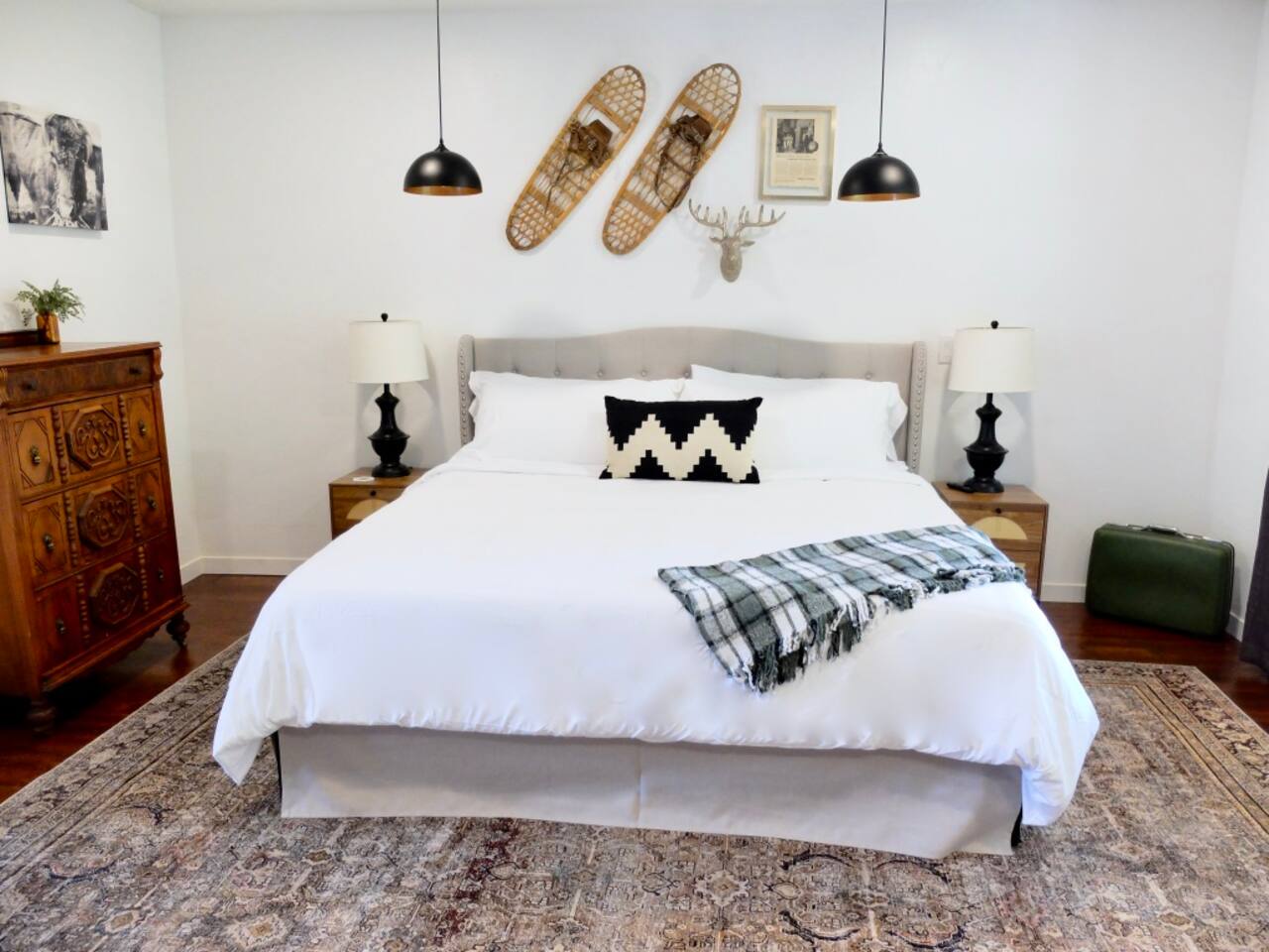 #11 Vintage Downtown Apt | Historic Mainstreet