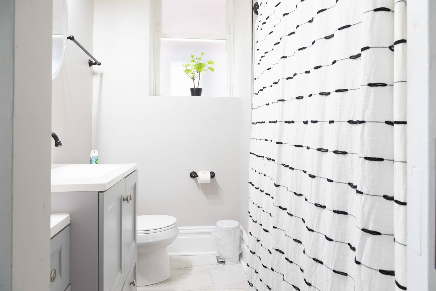 Full-size bathroom located on the main floor