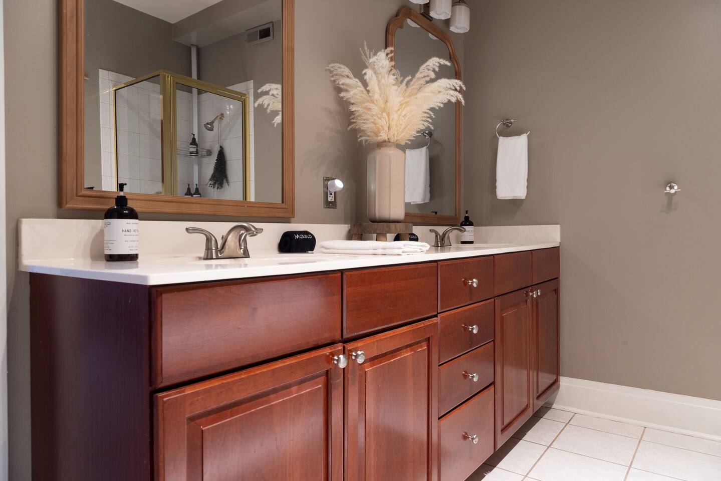 Dual Vanities for plenty of space
