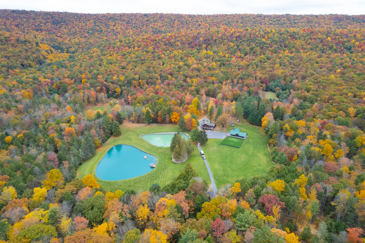 Secluded Lodge: 125-Acres, Ponds & Game Room