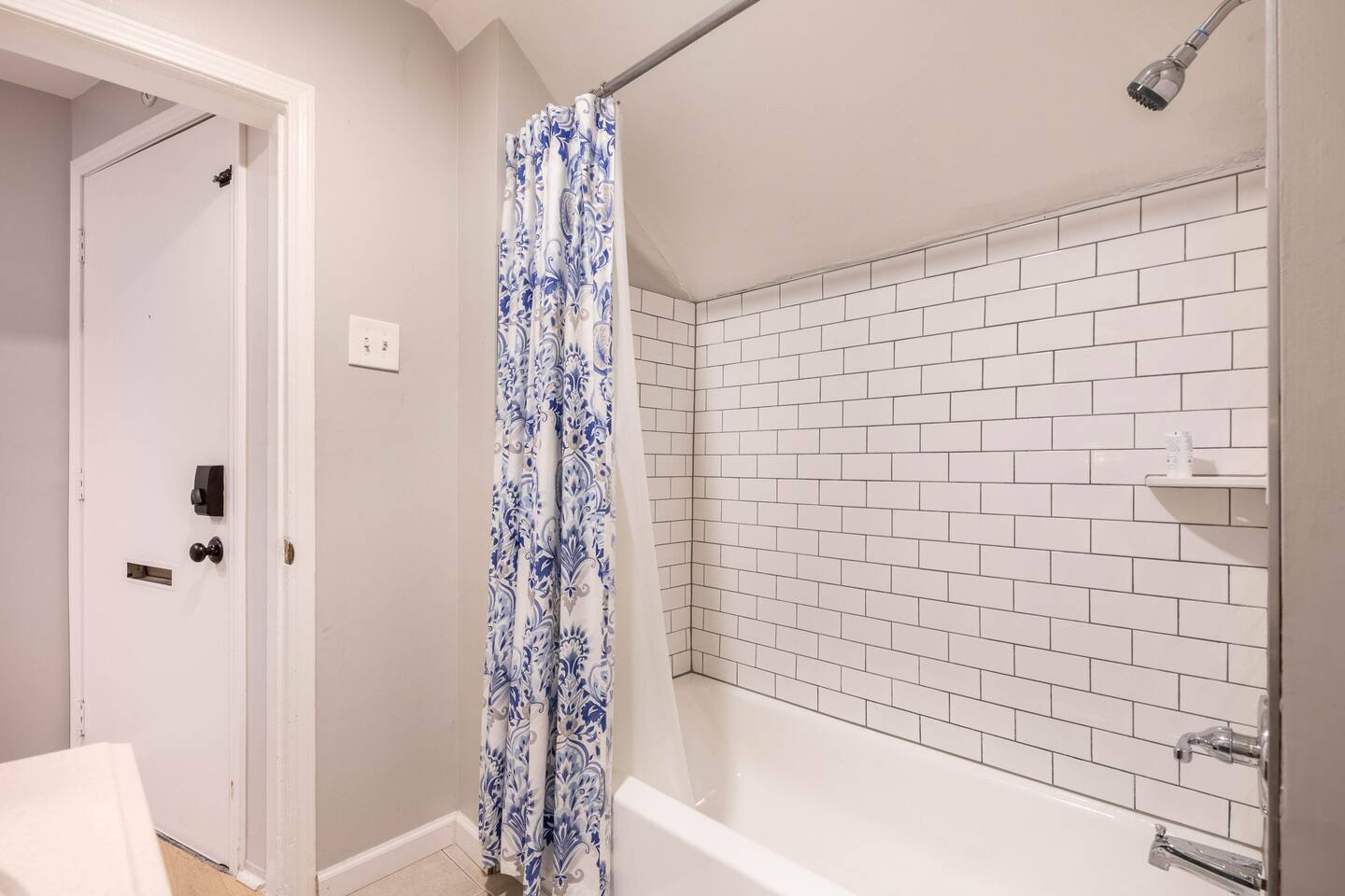 Walkable Allentown Downtown Gem with King Bed, photo 8