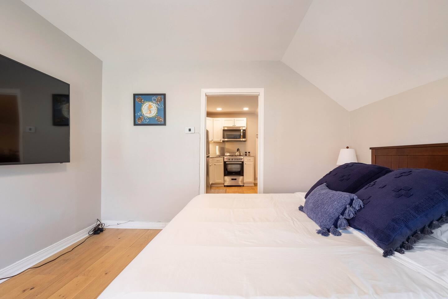 Walkable Allentown Downtown Gem with King Bed, photo 11