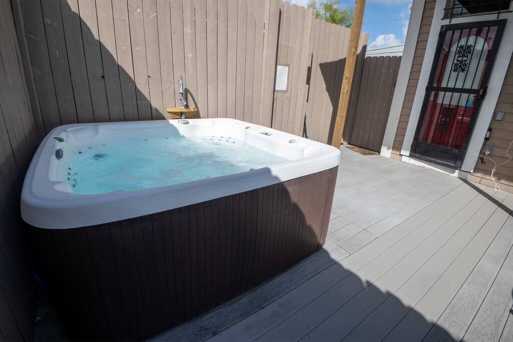 Comfortable Retreat | Jacuzzi & Top Attractions