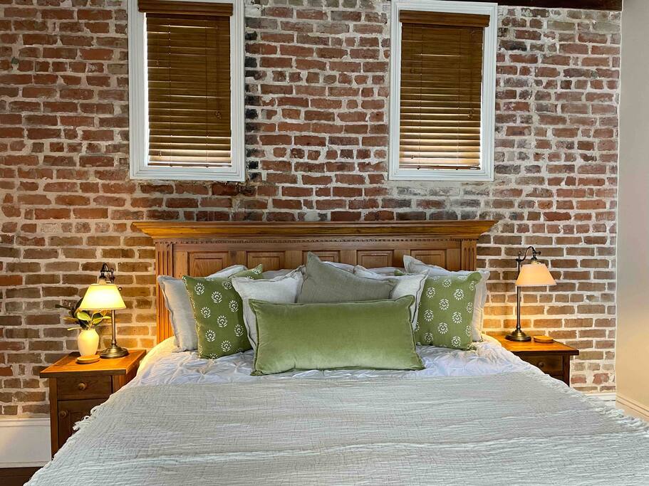 Stylish Warehouse Escape | Perfect for Vacation
