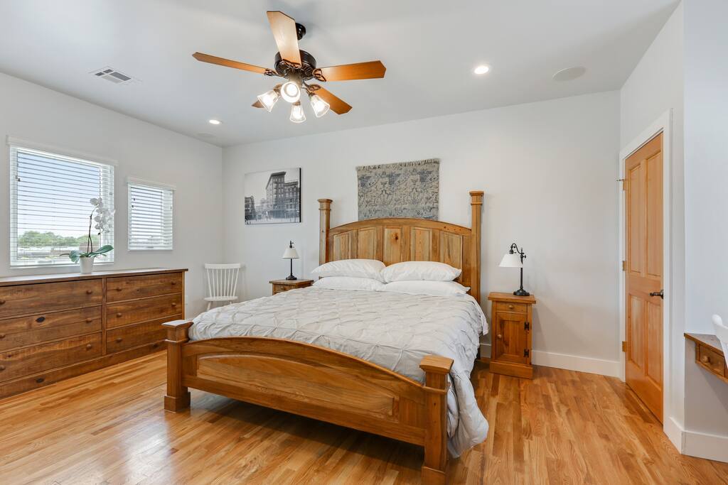 Comfortable Escape | Parking & Prime Location