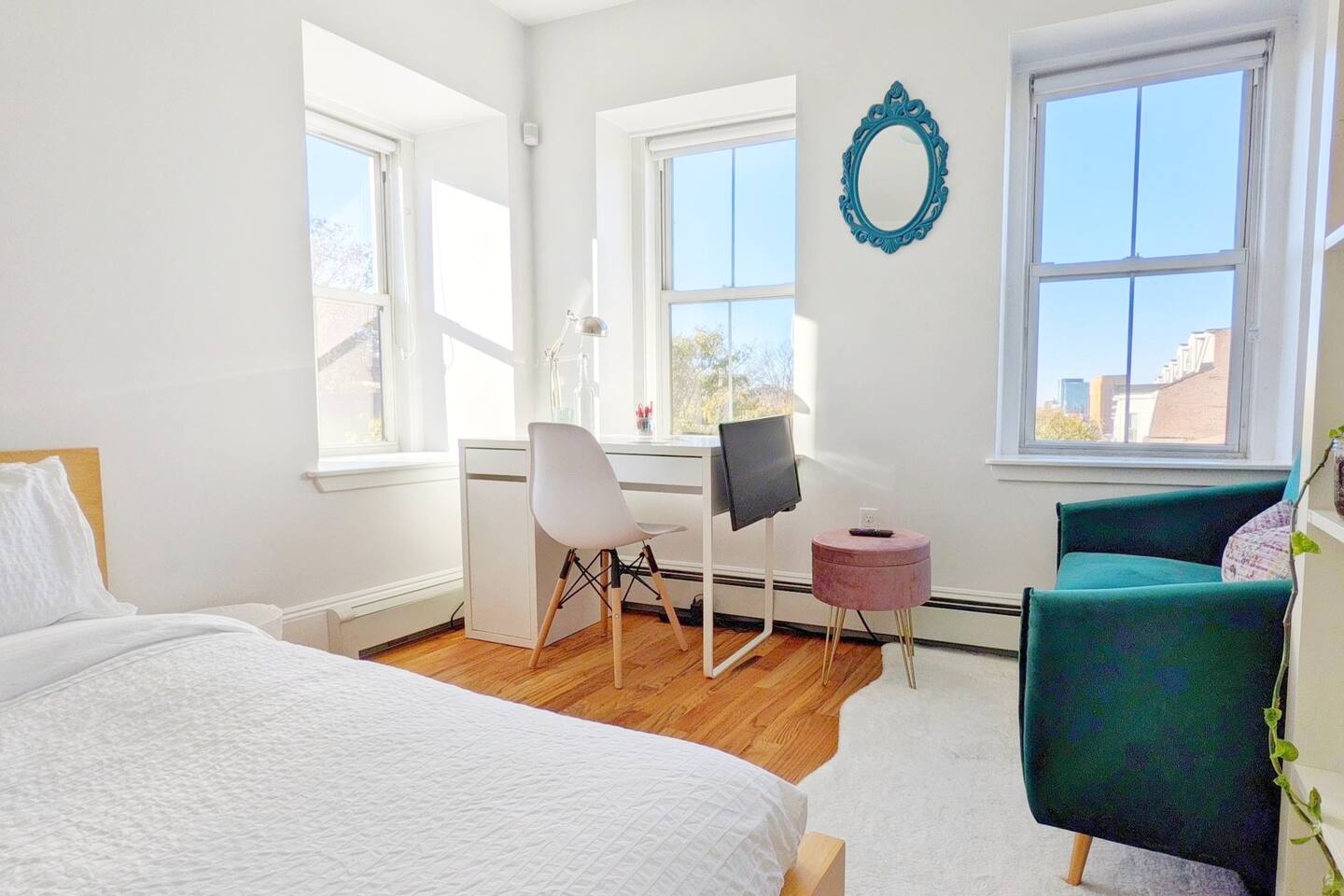 AKBrownstone: modern treetop skyline view by T