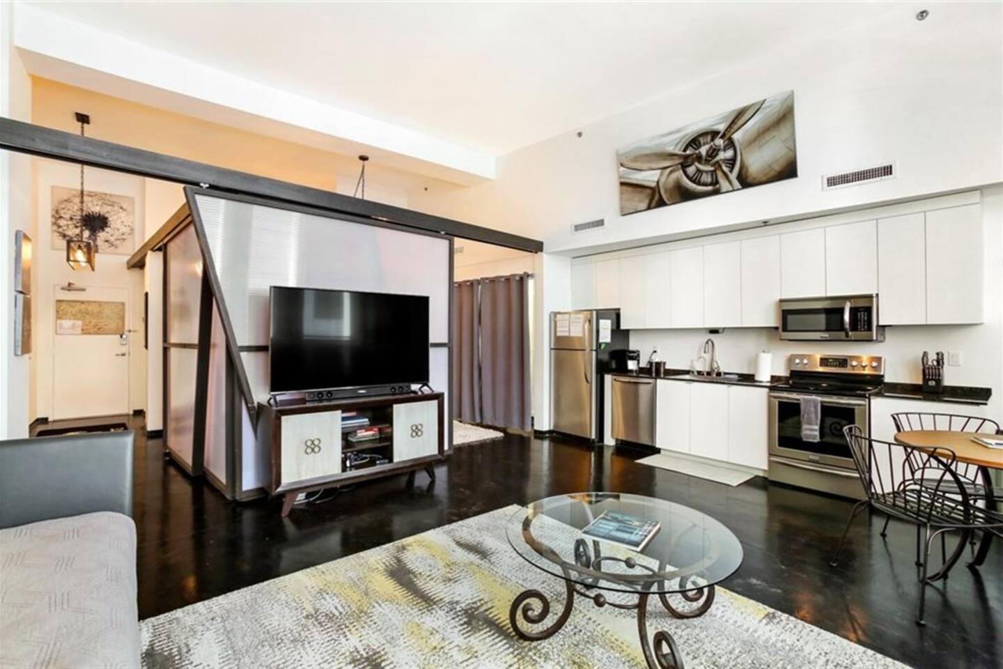 Stunning One Bedroom Loft Steps to French Quarter