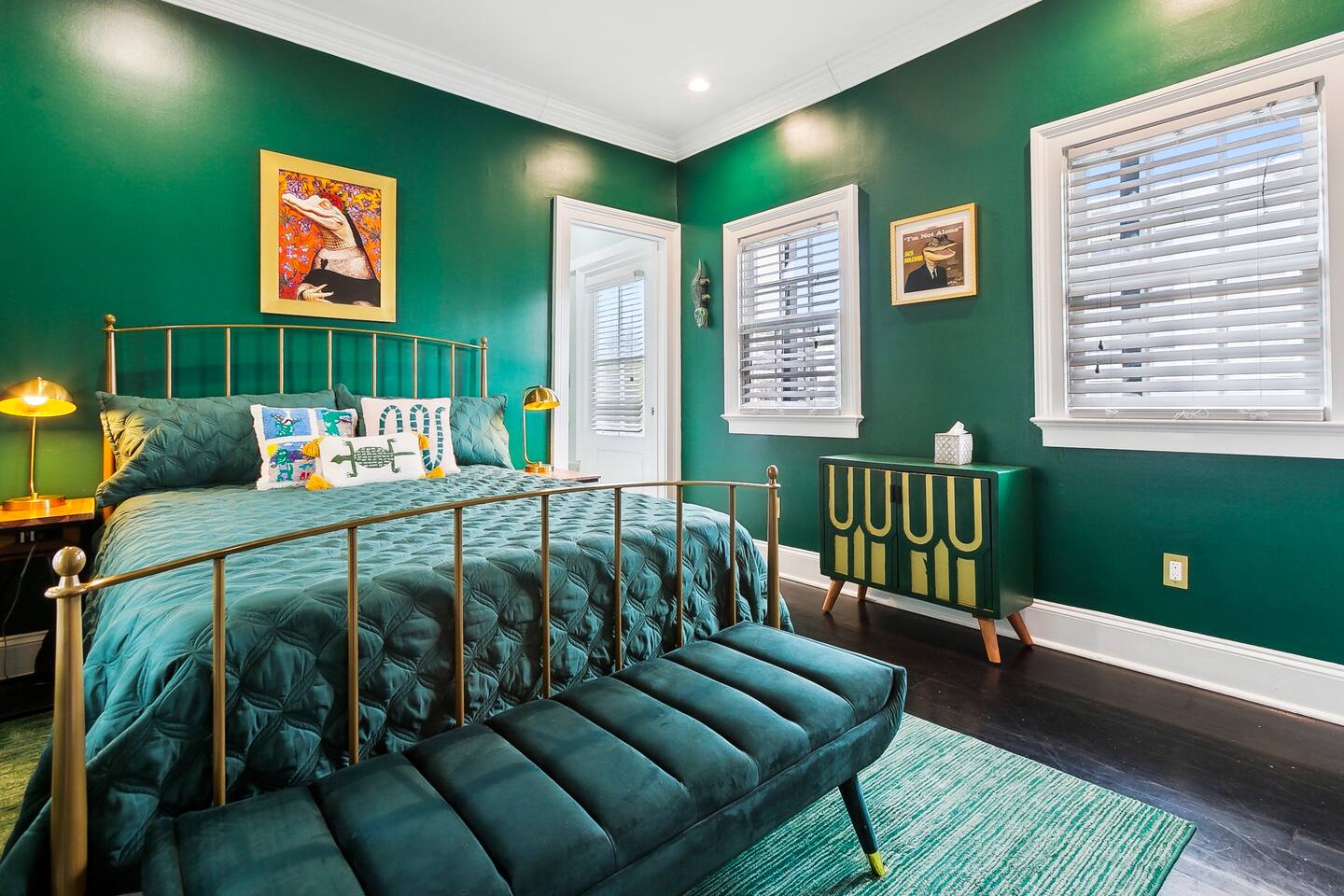Beautiful 2 Bed/2 Bath Steps to French Quarter