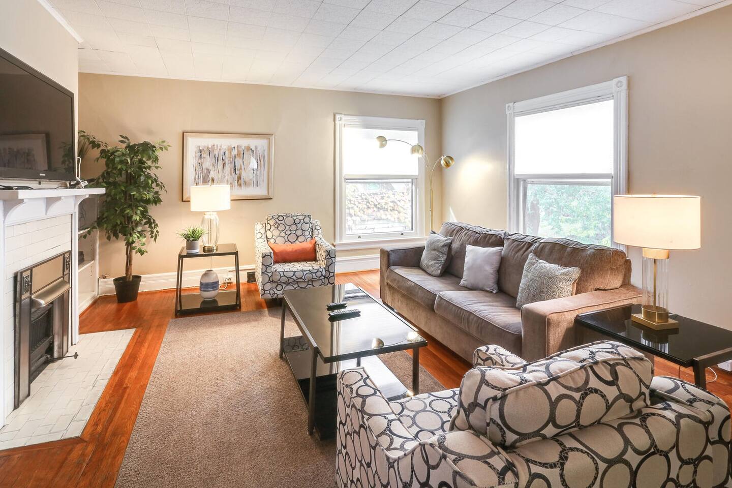 Vintage 2 Bed Suite on Bidwell Park! (UNIT 2)