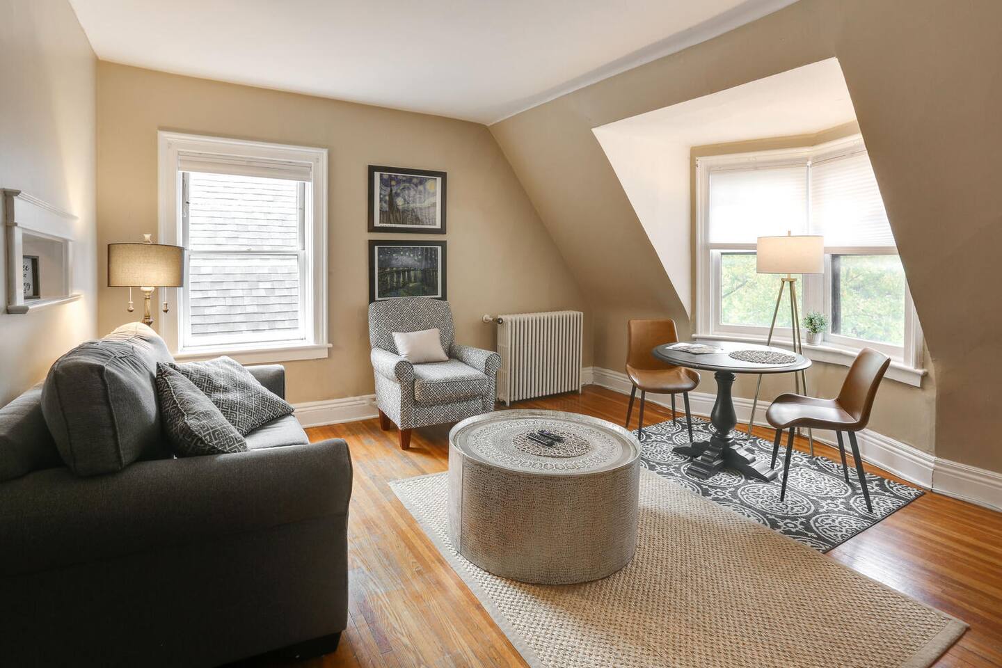 Cozy Bidwell Pkwy 2-bed Apt on Elmwood,  Suite 3