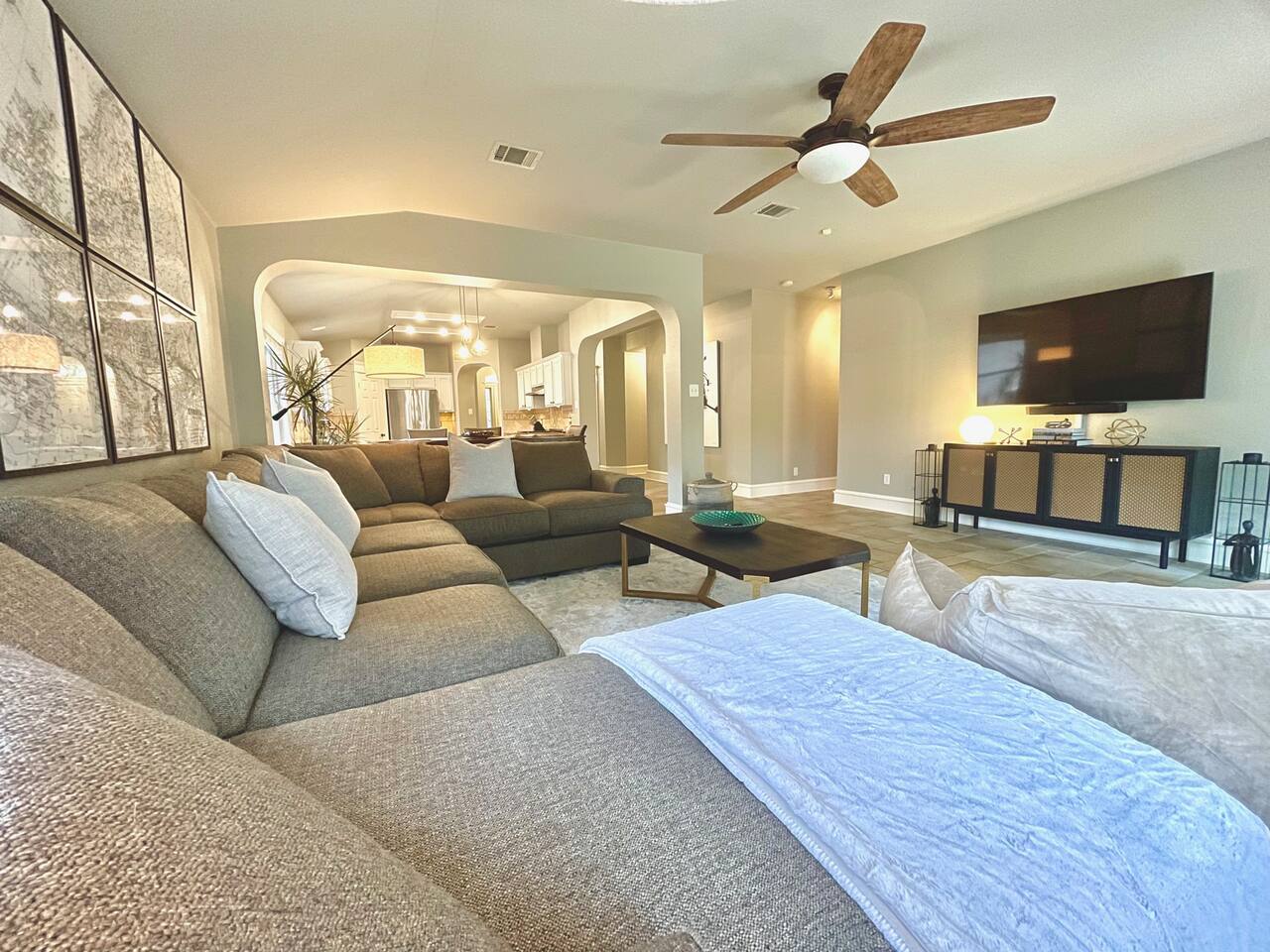 Cozy Casa - King Suite, Spacious, Great For Groups