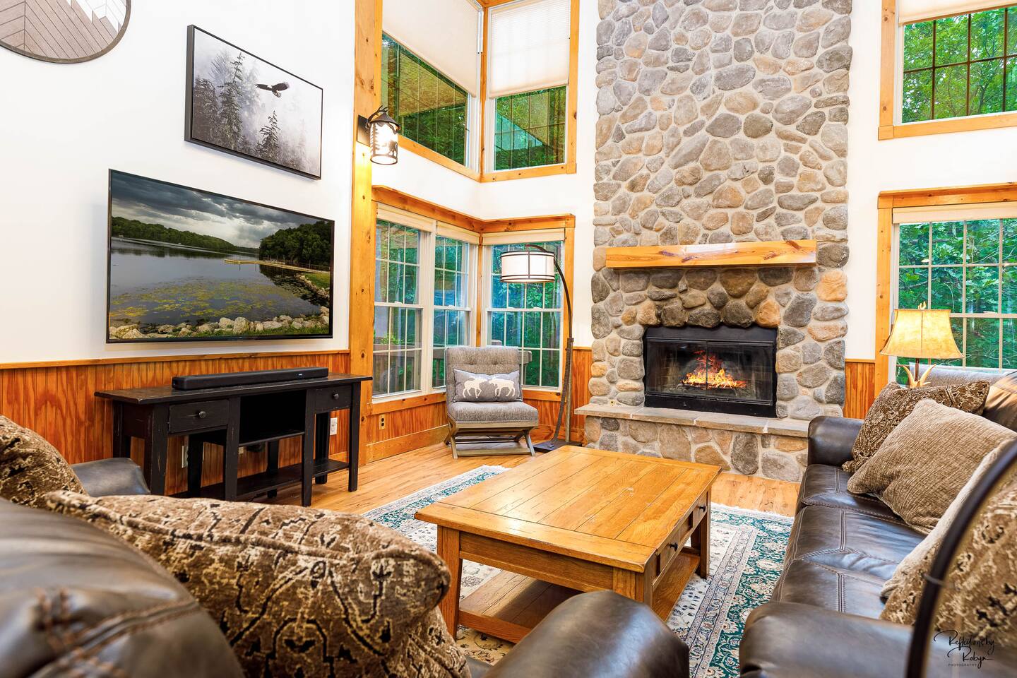 Hot Tub and Firepit at Beautiful Summer Retreat