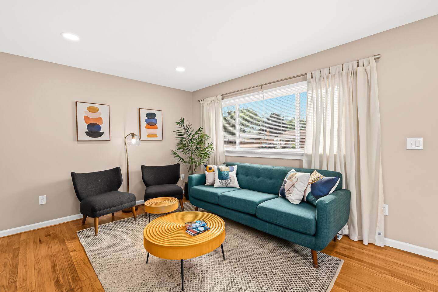 Modern 3BDR Home | Near *DTW & Downtown Detroit*