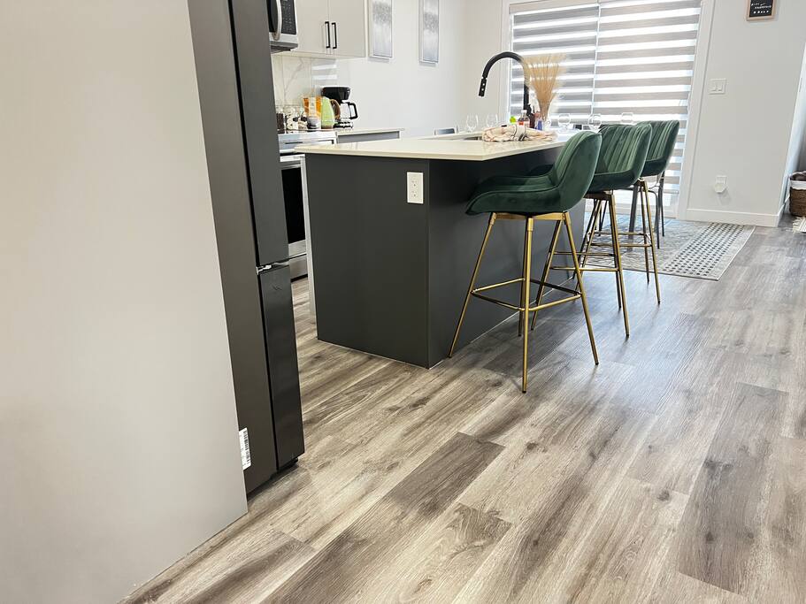Orchards 6-BR Home for large Groups| 15 Min to YEG